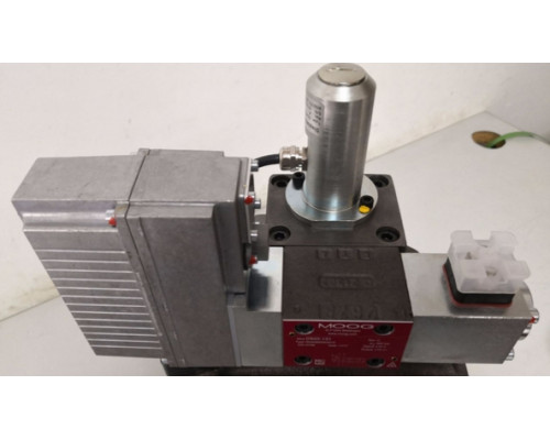 Клапан MOOG D952-2075 HP-R18C3-RKP032KM28E1Z00