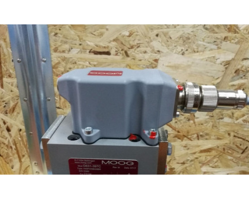 Клапан MOOG D665Z4718D P15FXHG4NSD2-O