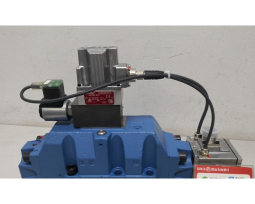 Клапан MOOG D665Z4718D P15FXHG4NSD2-O