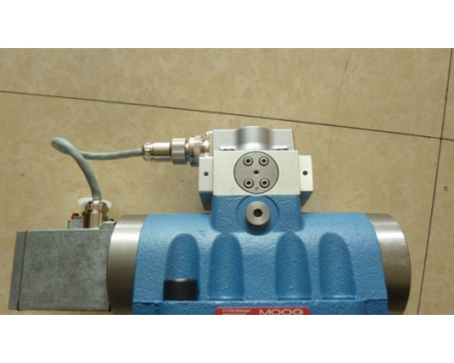 Клапан MOOG D792-4012 S80JOQA6VSX2-B