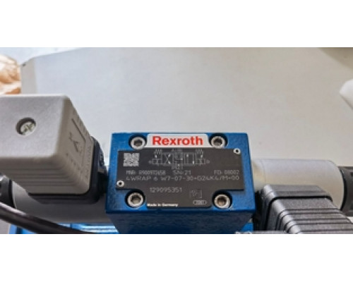 Клапан Rexroth Bosch R901198820 4WRKE 25 W8-350L-35/6EG24K31/F1D3V